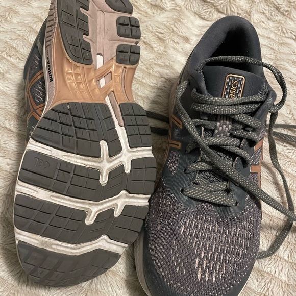 ASICS Gel-Kayano 26 size 7 wide - Picture 6 of 6